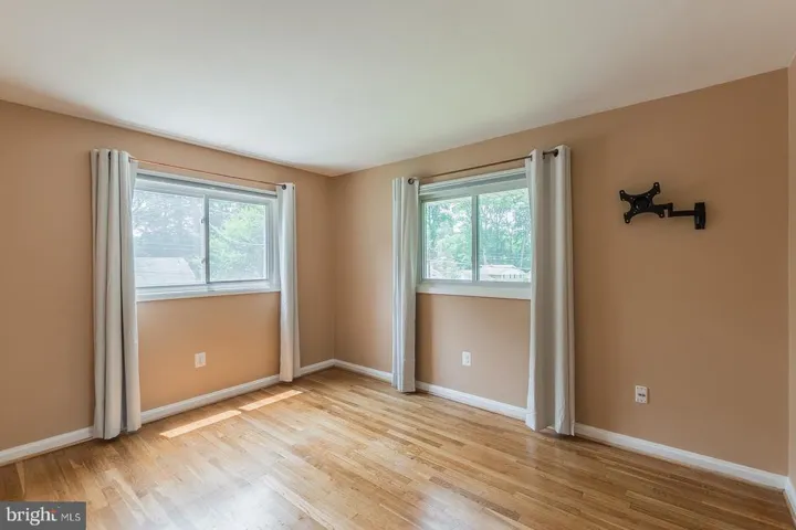 10822 Woodland Dr, Fairfax, Virginia 22030