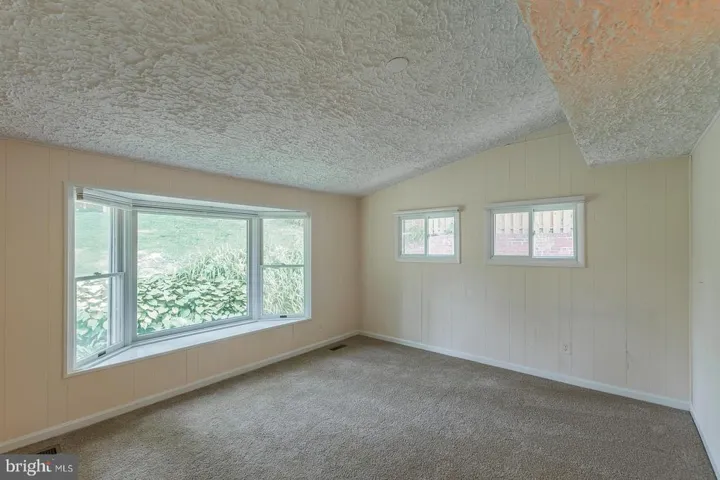 10822 Woodland Dr, Fairfax, Virginia 22030