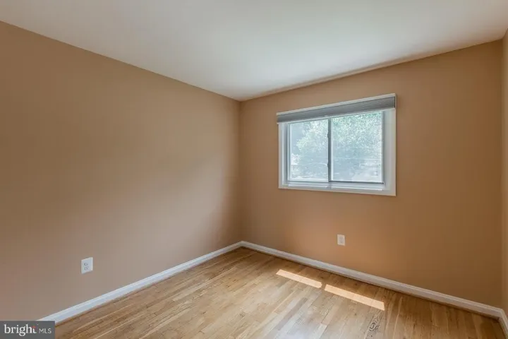 10822 Woodland Dr, Fairfax, Virginia 22030