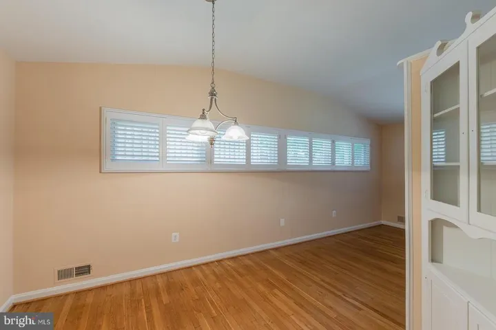 10822 Woodland Dr, Fairfax, Virginia 22030