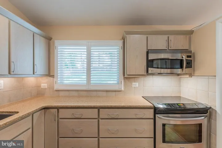 10822 Woodland Dr, Fairfax, Virginia 22030