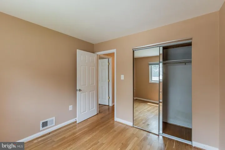 10822 Woodland Dr, Fairfax, Virginia 22030