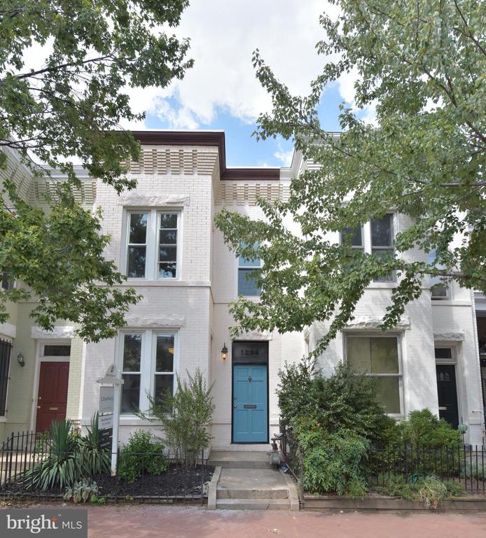 1234 D STREET, WASHINGTON, DC 20002