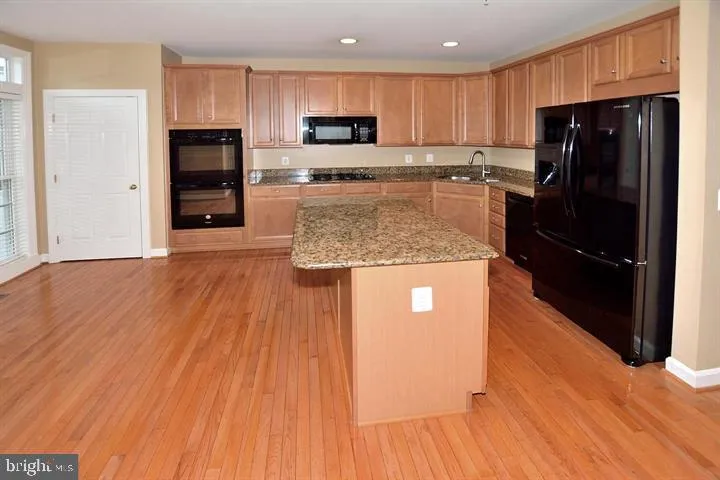 8015 Samuel Wallis St, Lorton, Virginia 22079