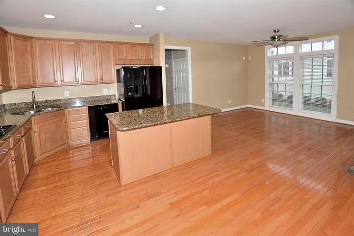 8015 Samuel Wallis St, Lorton, Virginia 22079