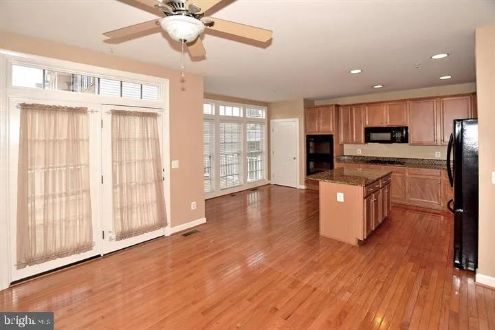 8015 Samuel Wallis St, Lorton, Virginia 22079
