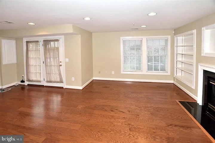 8015 Samuel Wallis St, Lorton, Virginia 22079