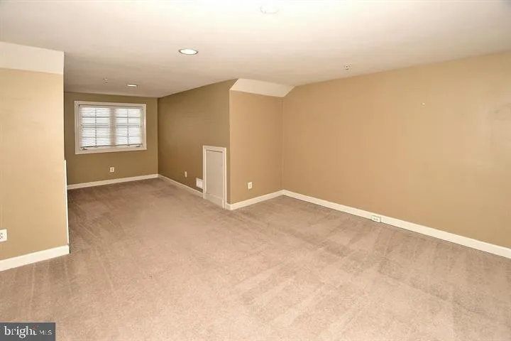 8015 Samuel Wallis St, Lorton, Virginia 22079