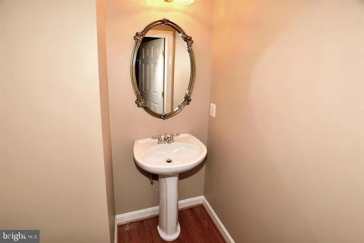8015 Samuel Wallis St, Lorton, Virginia 22079