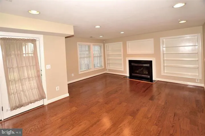 8015 Samuel Wallis St, Lorton, Virginia 22079