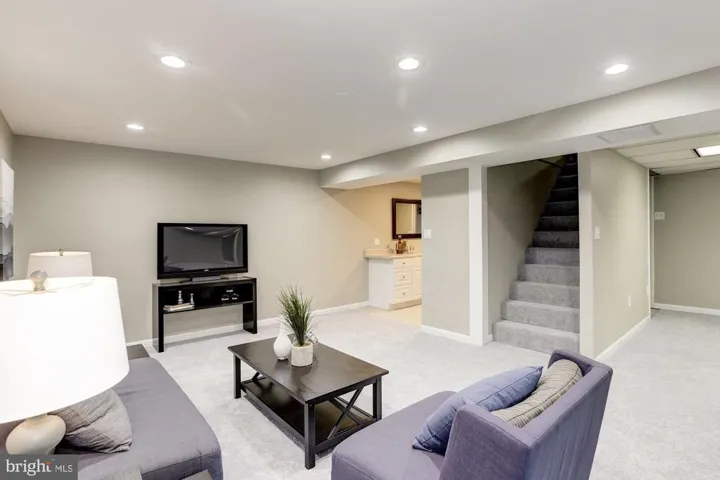 1719 Olney Rd, Falls Church, Virginia 22043