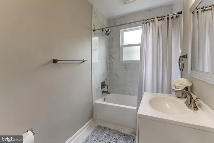 1719 Olney Rd, Falls Church, Virginia 22043