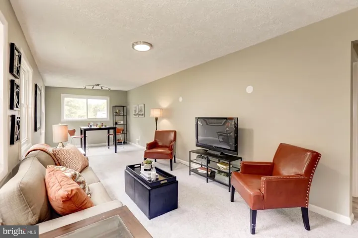 1719 Olney Rd, Falls Church, Virginia 22043
