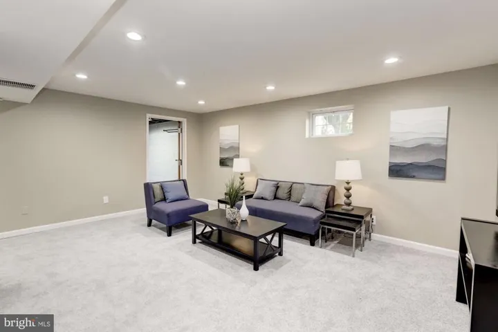 1719 Olney Rd, Falls Church, Virginia 22043