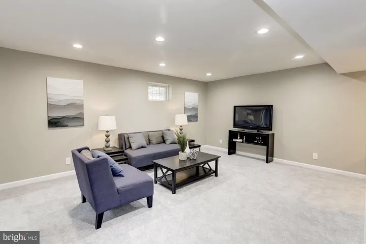 1719 Olney Rd, Falls Church, Virginia 22043