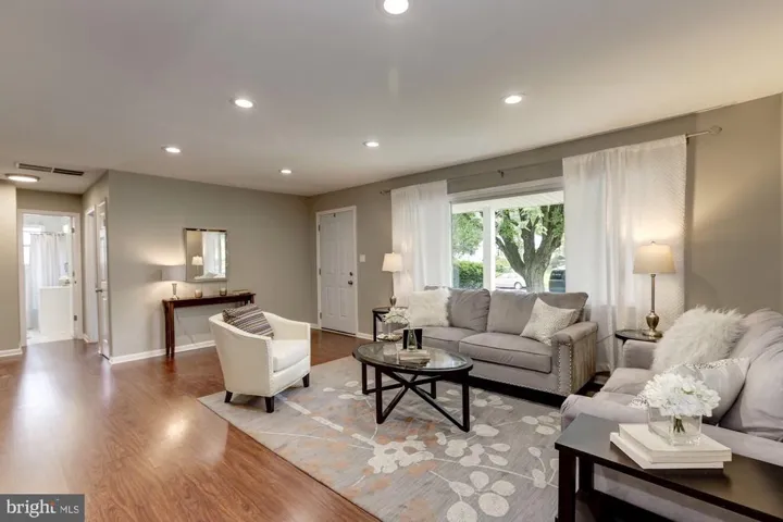 1719 Olney Rd, Falls Church, Virginia 22043