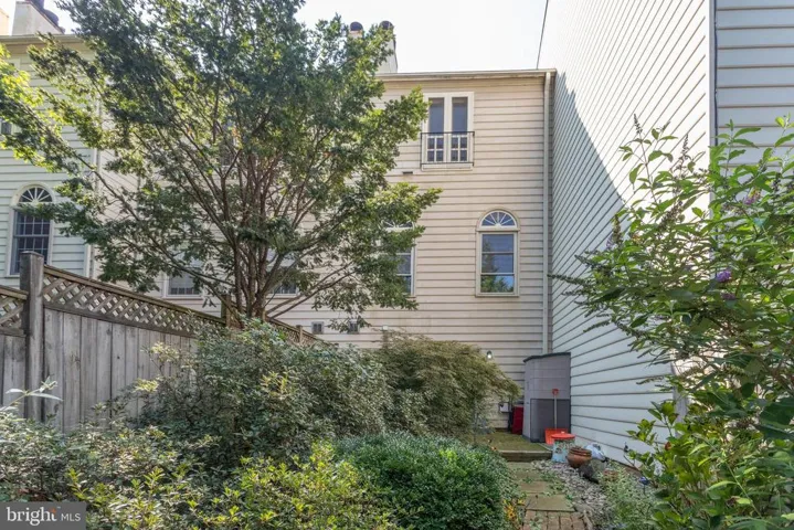 1276 S Washington St, Falls Church, Virginia 22046