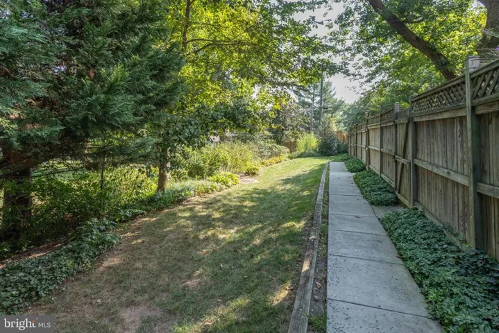 1276 S Washington St, Falls Church, Virginia 22046