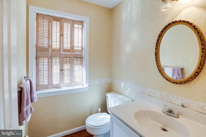 1276 S Washington St, Falls Church, Virginia 22046