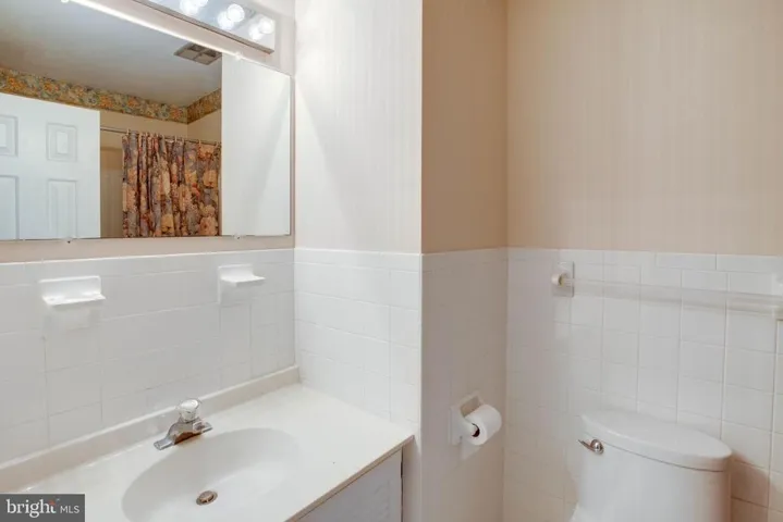 1276 S Washington St, Falls Church, Virginia 22046