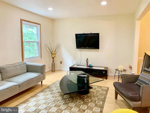 4544 Maxfield Dr, Annandale, Virginia 22003