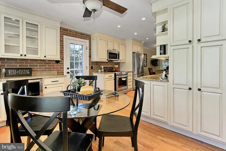 2447 Villanova Dr, Vienna, Virginia 22180
