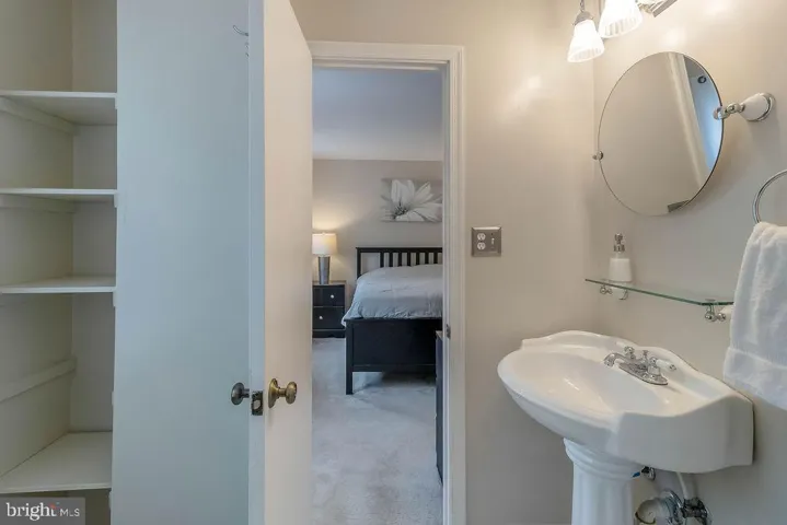 8487 Kitchener Dr, Springfield, Virginia 22153