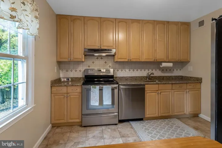 8487 Kitchener Dr, Springfield, Virginia 22153