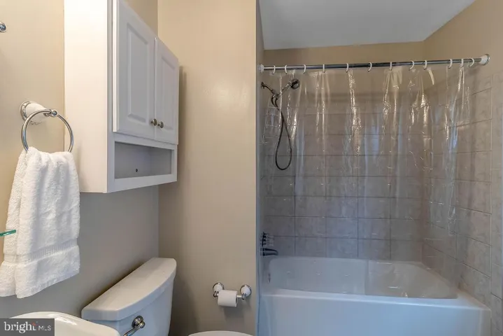 8487 Kitchener Dr, Springfield, Virginia 22153