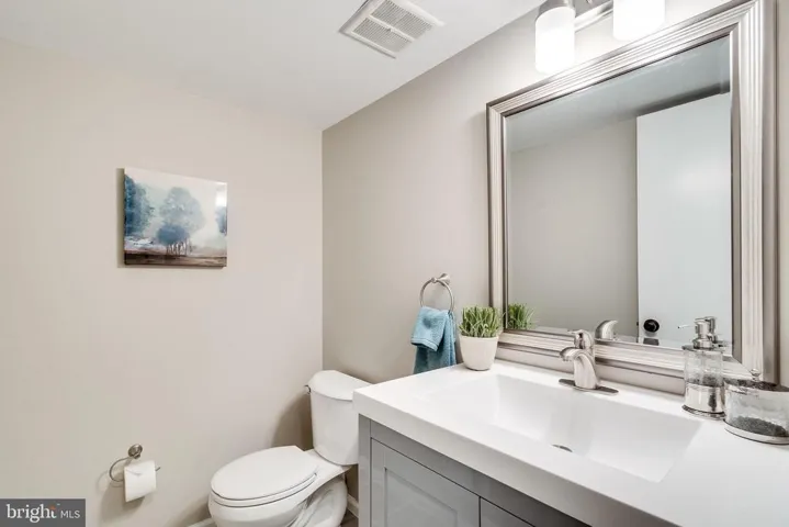 4301 Bushie Ct, Alexandria, Virginia 22312