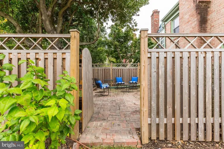 5429 Richenbacher Ave, Alexandria, Virginia 22304