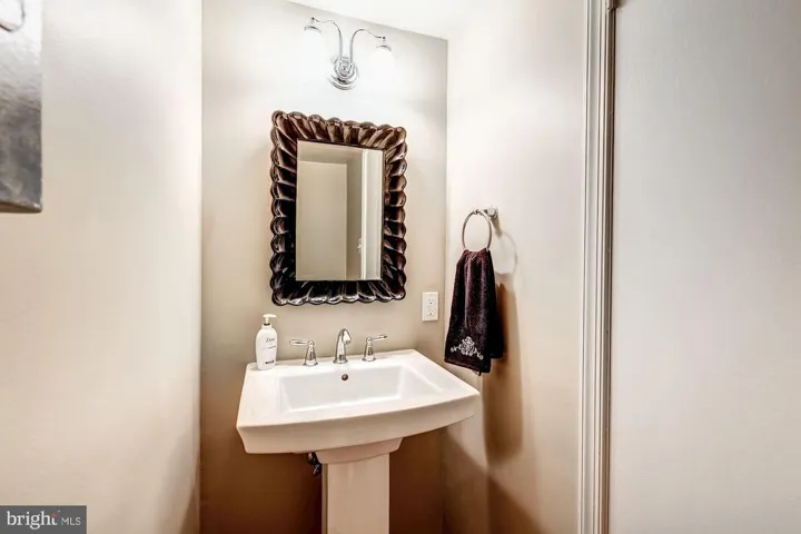 5429 Richenbacher Ave, Alexandria, Virginia 22304