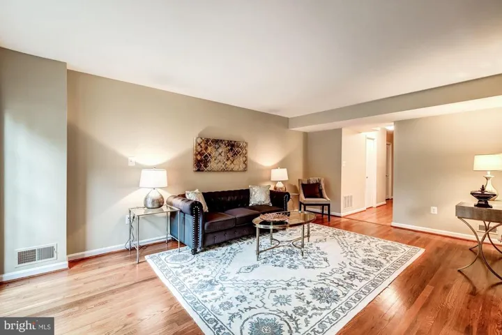 5429 Richenbacher Ave, Alexandria, Virginia 22304
