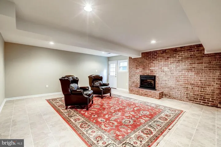5429 Richenbacher Ave, Alexandria, Virginia 22304
