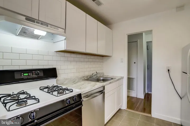 3100 S Manchester St #1136, Falls Church, Virginia 22044