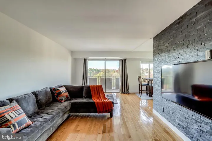 3100 S Manchester St #1136, Falls Church, Virginia 22044
