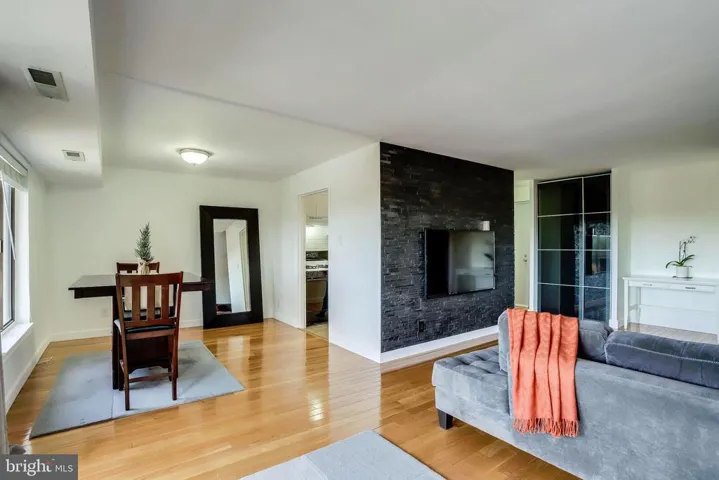 3100 S Manchester St #1136, Falls Church, Virginia 22044