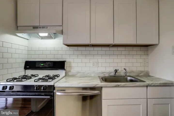 3100 S Manchester St #1136, Falls Church, Virginia 22044