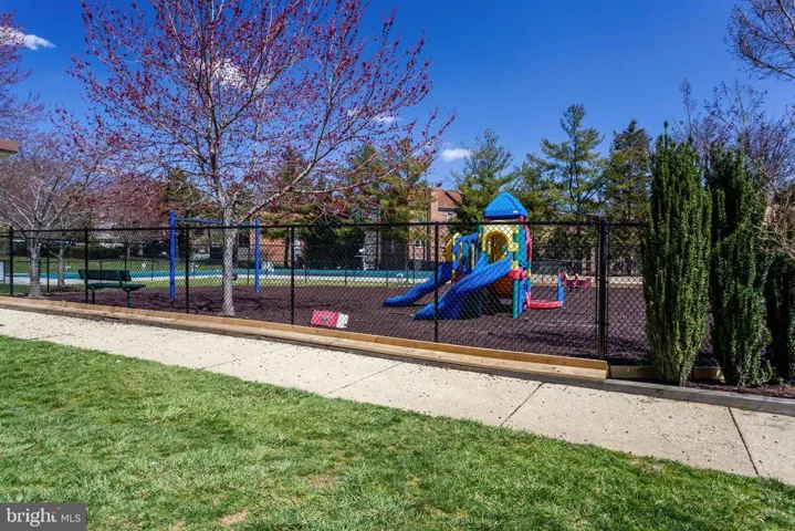 3100 S Manchester St #1136, Falls Church, Virginia 22044