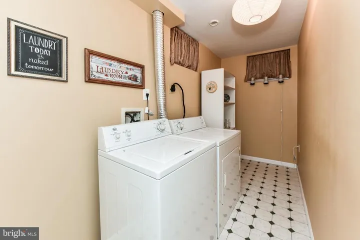 17308 Cedar Bluff Ct, Round Hill, Virginia 20141