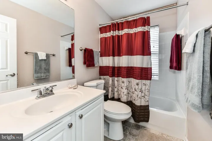 17308 Cedar Bluff Ct, Round Hill, Virginia 20141