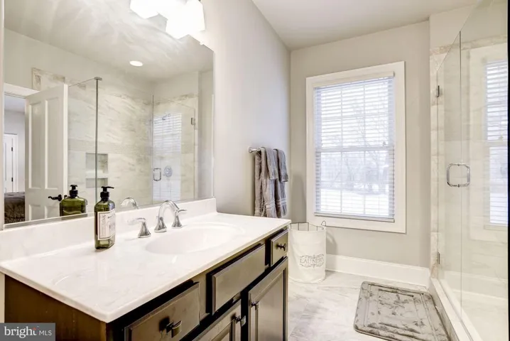 40435 Beechnut Rd, Leesburg, Virginia 20175