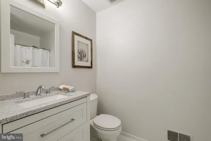 8228 Woodstown Ct, Springfield, Virginia 22153