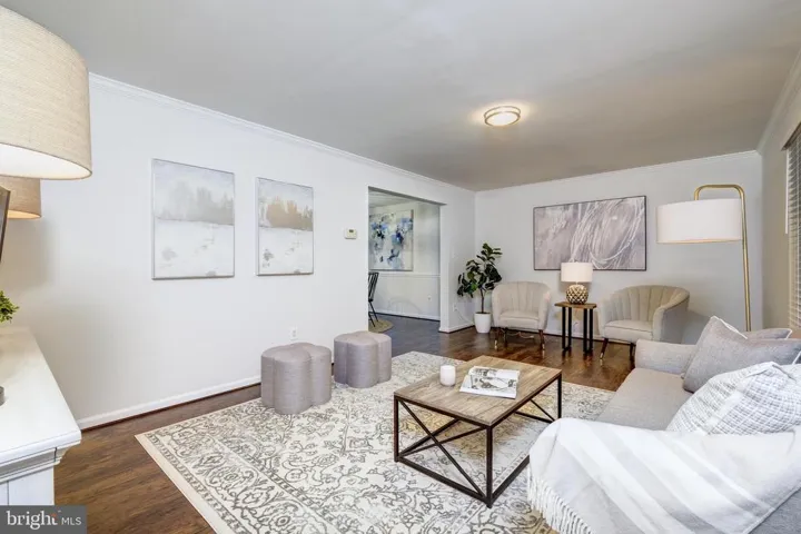 8228 Woodstown Ct, Springfield, Virginia 22153