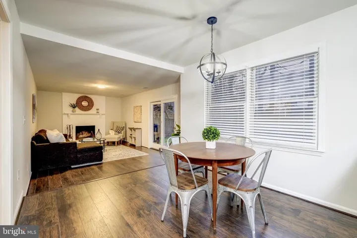 8228 Woodstown Ct, Springfield, Virginia 22153