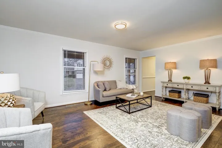 8228 Woodstown Ct, Springfield, Virginia 22153