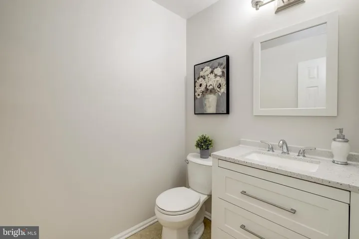 8228 Woodstown Ct, Springfield, Virginia 22153