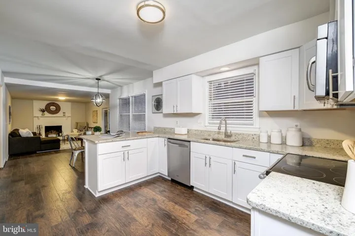 8228 Woodstown Ct, Springfield, Virginia 22153