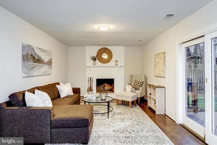 8228 Woodstown Ct, Springfield, Virginia 22153