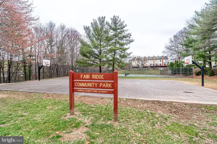 4288 Sleepy Lake Dr, Fairfax, Virginia 22033